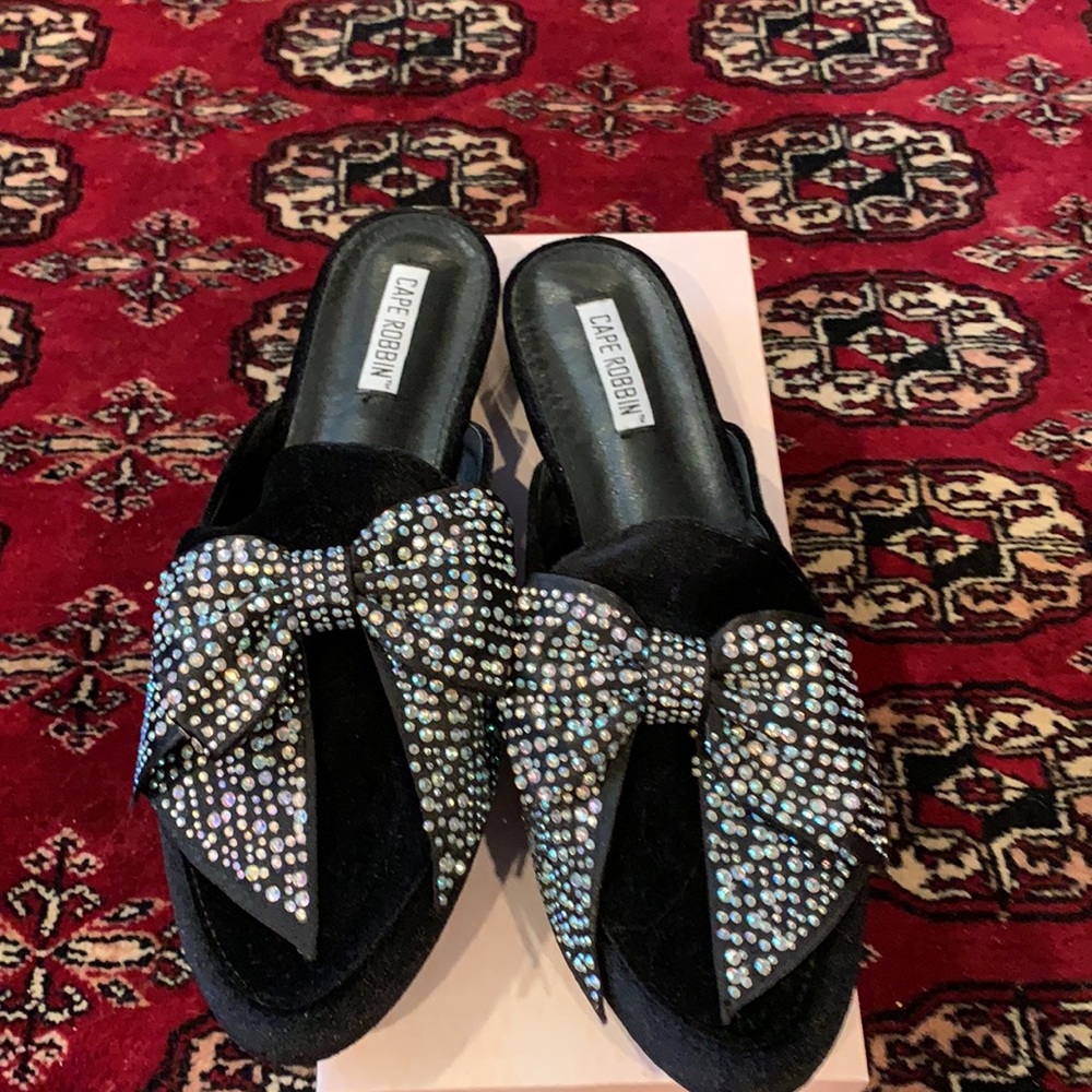 Black Cape Robbin Jeweled Bow Velvet Mule Flats
